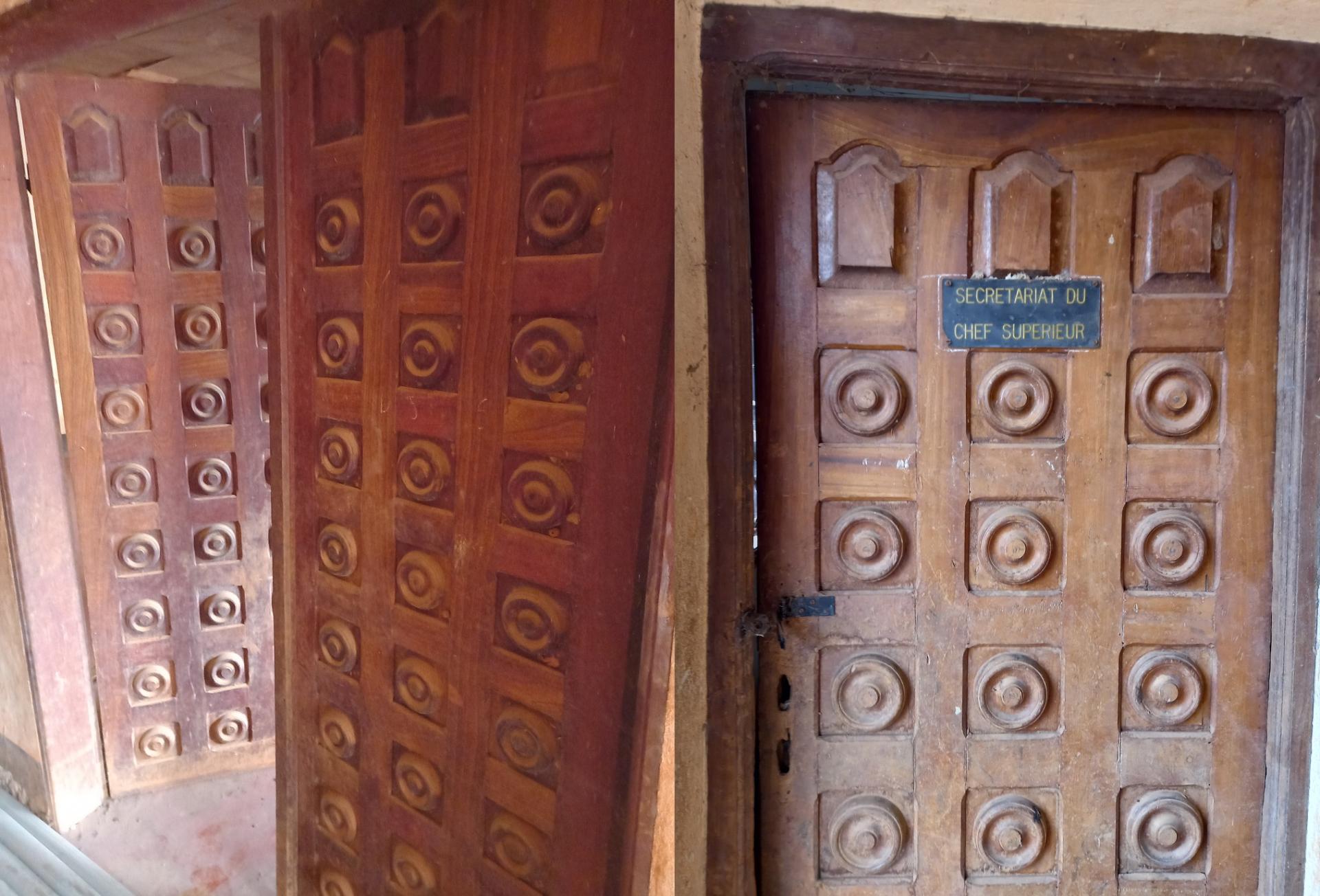 Bamena chefferie portes interieures