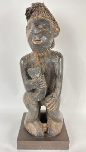 Tchaptchop statue de guerrier bafoussam